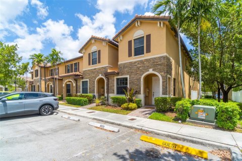 Casa en venta en Hialeah, Florida, 3 dormitorios, 143.53 m2 № 1708918 - foto 3