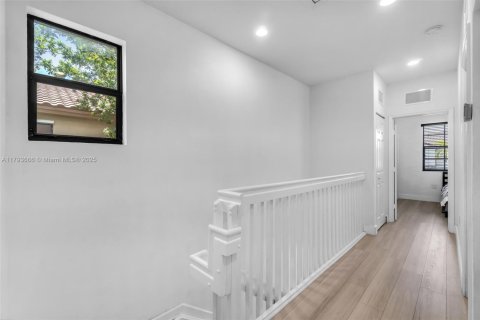 Casa en venta en Hialeah, Florida, 3 dormitorios, 143.53 m2 № 1708918 - foto 20