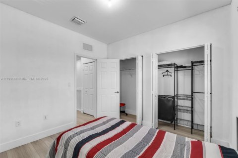 Casa en venta en Hialeah, Florida, 3 dormitorios, 143.53 m2 № 1708918 - foto 17