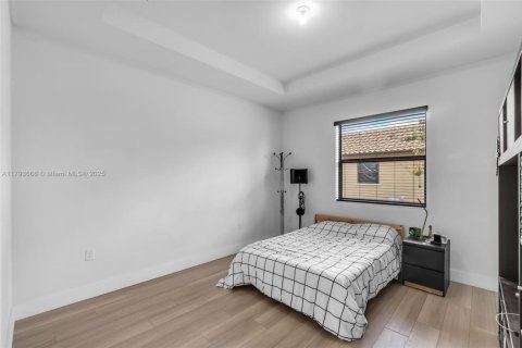 Casa en venta en Hialeah, Florida, 3 dormitorios, 143.53 m2 № 1708918 - foto 22