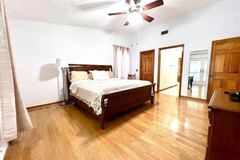 House in Brandon, Florida 4 bedrooms, 267.28 sq.m. № 1719791 - photo 7