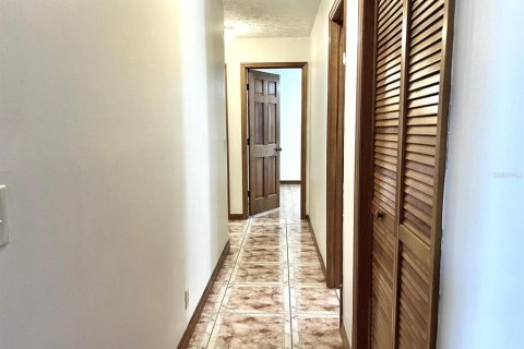 House in Brandon, Florida 4 bedrooms, 267.28 sq.m. № 1719791 - photo 25