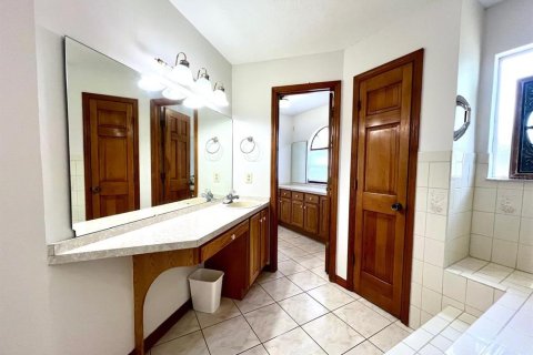 House in Brandon, Florida 4 bedrooms, 267.28 sq.m. № 1719791 - photo 14