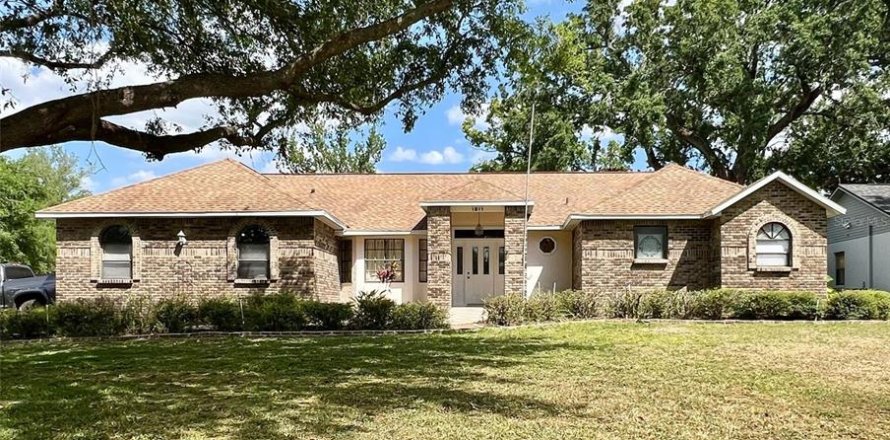 House in Brandon, Florida 4 bedrooms, 267.28 sq.m. № 1719791