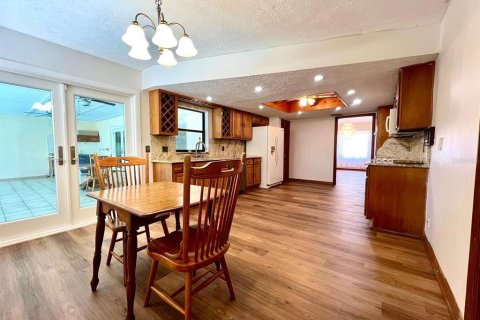 House in Brandon, Florida 4 bedrooms, 267.28 sq.m. № 1719791 - photo 4