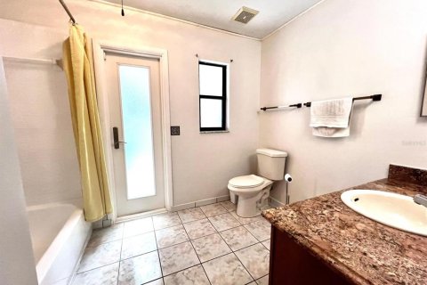 House in Brandon, Florida 4 bedrooms, 267.28 sq.m. № 1719791 - photo 29