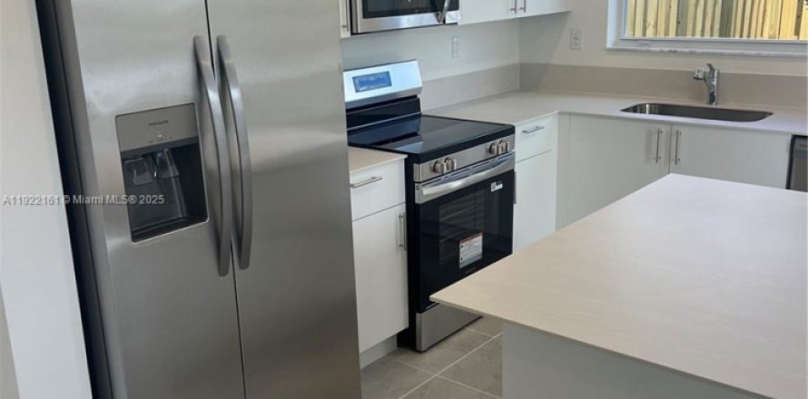 Casa en Homestead, Florida 3 dormitorios, 123.93 m2 № 1976006