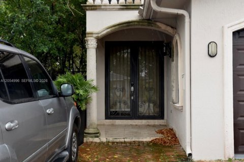 Снять в аренду кондоминиум в Майами, Флорида 2 спальни, 93.09м2, № 2273933 - фото 2