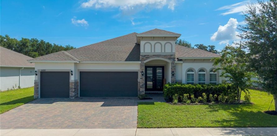 House in Howey-in-the-Hills, Florida 4 bedrooms, 233.56 sq.m. № 2203329