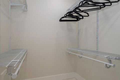 House in Sarasota, Florida 3 bedrooms, 145.11 sq.m. № 2093772 - photo 27