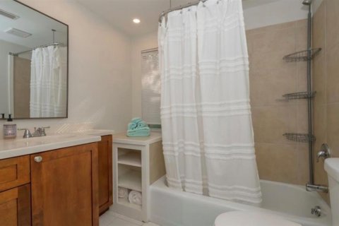 House in Sarasota, Florida 3 bedrooms, 145.11 sq.m. № 2093772 - photo 24