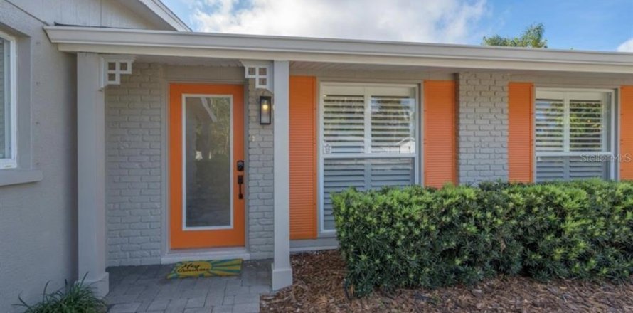 House in Sarasota, Florida 3 bedrooms, 145.11 sq.m. № 2093772