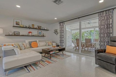 House in Sarasota, Florida 3 bedrooms, 145.11 sq.m. № 2093772 - photo 5