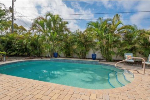 House in Sarasota, Florida 3 bedrooms, 145.11 sq.m. № 2093772 - photo 16