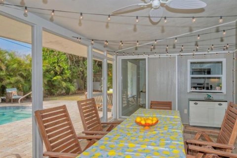 House in Sarasota, Florida 3 bedrooms, 145.11 sq.m. № 2093772 - photo 14