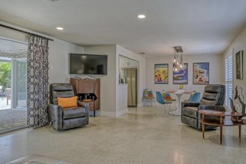 House in Sarasota, Florida 3 bedrooms, 145.11 sq.m. № 2093772 - photo 2