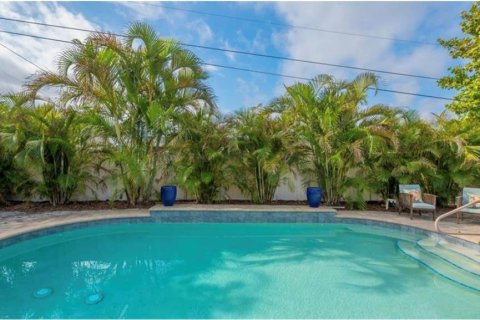 House in Sarasota, Florida 3 bedrooms, 145.11 sq.m. № 2093772 - photo 17
