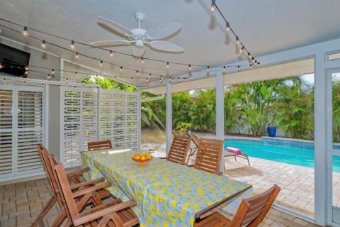 House in Sarasota, Florida 3 bedrooms, 145.11 sq.m. № 2093772 - photo 12