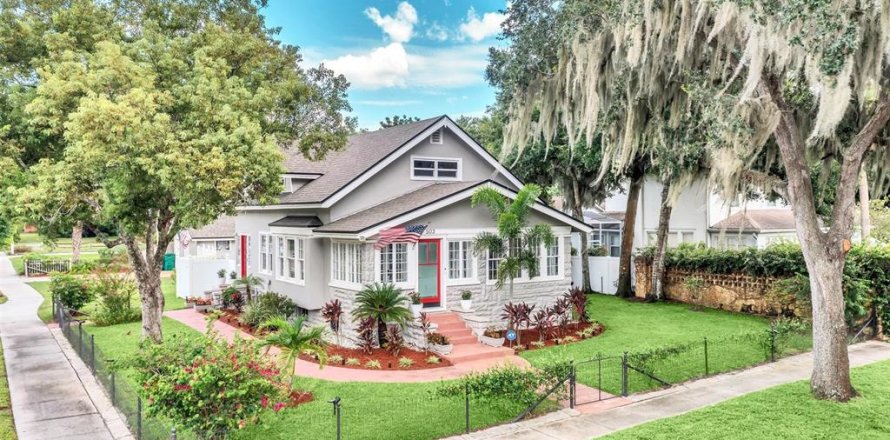 Villa ou maison à Eustis, Floride 5 chambres, 222.97 m2 № 1918740