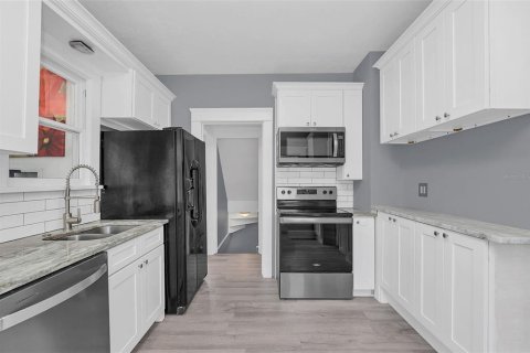 Casa en venta en Eustis, Florida, 5 dormitorios, 222.97 m2 № 1918740 - foto 11