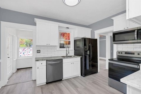 Casa en venta en Eustis, Florida, 5 dormitorios, 222.97 m2 № 1918740 - foto 3