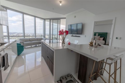 Condo in Miami, Florida, 1 bedroom  № 1758601 - photo 5
