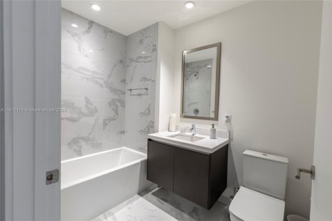 Condo in Miami, Florida, 1 bedroom  № 1758601 - photo 15