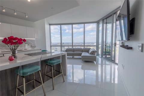 Condo in Miami, Florida, 1 bedroom  № 1758601 - photo 4