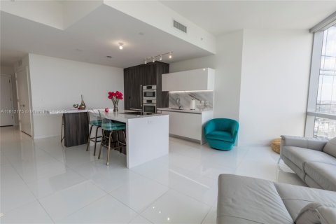 Condo in Miami, Florida, 1 bedroom  № 1758601 - photo 3