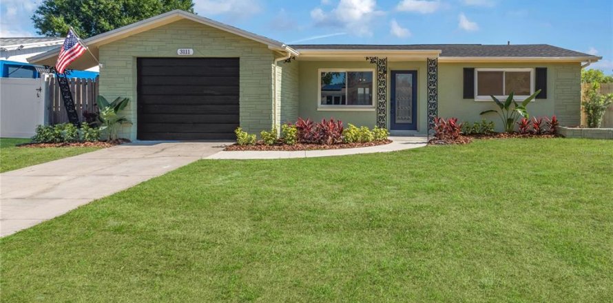 House in Holiday, Florida 3 bedrooms, 107.4 sq.m. № 2122485
