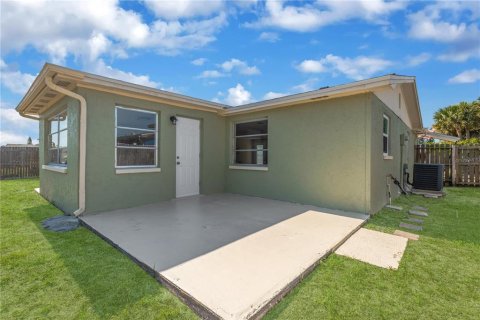 House in Holiday, Florida 3 bedrooms, 107.4 sq.m. № 2122485 - photo 15
