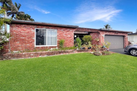 Villa ou maison à vendre à Sunrise, Floride: 4 chambres, 150.41 m2 № 2038382 - photo 2