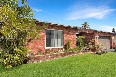 Villa ou maison à vendre à Sunrise, Floride: 4 chambres, 150.41 m2 № 2038382 - photo 3