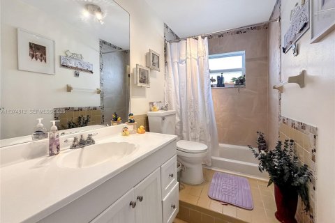 Villa ou maison à vendre à Sunrise, Floride: 4 chambres, 150.41 m2 № 2038382 - photo 29