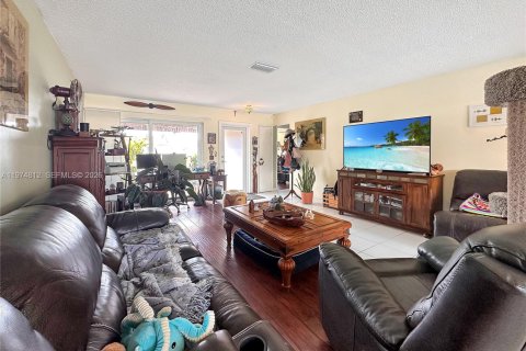 Villa ou maison à vendre à Sunrise, Floride: 4 chambres, 150.41 m2 № 2038382 - photo 14