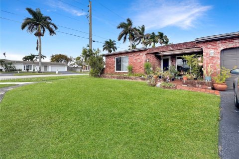 Villa ou maison à vendre à Sunrise, Floride: 4 chambres, 150.41 m2 № 2038382 - photo 4