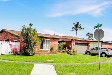 Villa ou maison à Sunrise, Floride 4 chambres, 150.41 m2 № 2038382