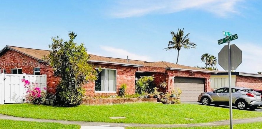 Villa ou maison à Sunrise, Floride 4 chambres, 150.41 m2 № 2038382