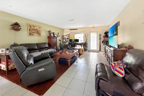 Villa ou maison à vendre à Sunrise, Floride: 4 chambres, 150.41 m2 № 2038382 - photo 16