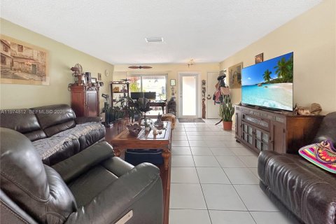 Villa ou maison à vendre à Sunrise, Floride: 4 chambres, 150.41 m2 № 2038382 - photo 15