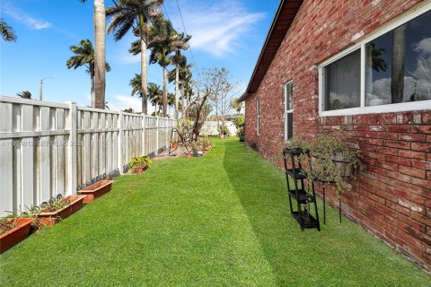 Villa ou maison à vendre à Sunrise, Floride: 4 chambres, 150.41 m2 № 2038382 - photo 10