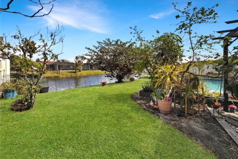 Villa ou maison à vendre à Sunrise, Floride: 4 chambres, 150.41 m2 № 2038382 - photo 11