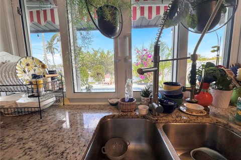 Villa ou maison à vendre à Sunrise, Floride: 4 chambres, 150.41 m2 № 2038382 - photo 22