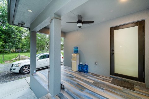 House in Clewiston, Florida 2 bedrooms, 72.19 sq.m. № 1790551 - photo 8