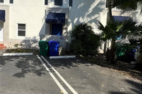 Adosado en alquiler en Miami, Florida, 2 dormitorios, 78.97 m2 № 2031947 - foto 2