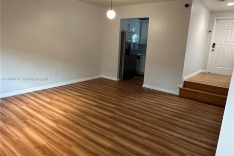 Adosado en alquiler en Miami, Florida, 2 dormitorios, 78.97 m2 № 2031947 - foto 14