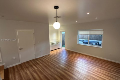 Adosado en alquiler en Miami, Florida, 2 dormitorios, 78.97 m2 № 2031947 - foto 15