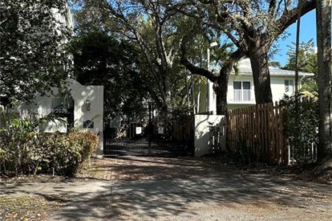 Adosado en Miami, Florida 2 dormitorios, 78.97 m2 № 2031947