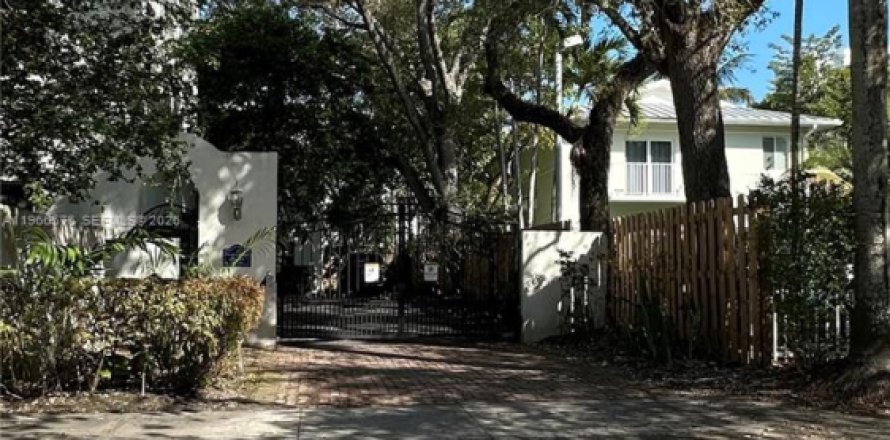 Adosado en Miami, Florida 2 dormitorios, 78.97 m2 № 2031947