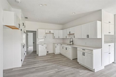 Casa en venta en Umatilla, Florida, 3 dormitorios, 286.7 m2 № 1857761 - foto 12